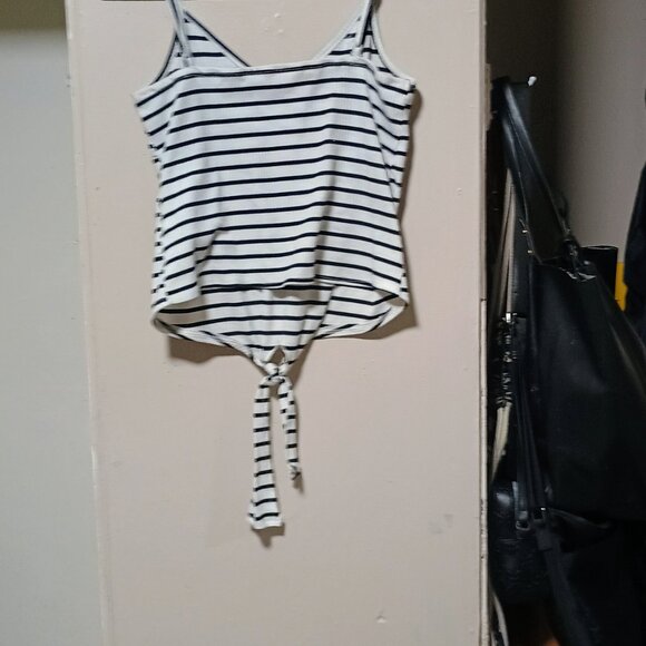 Spaghetti strap top - Picture 2 of 2